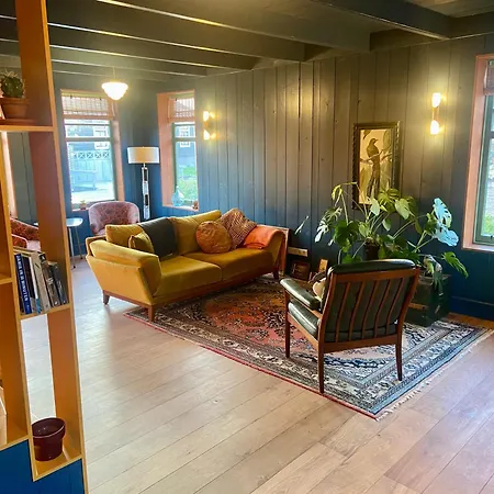 House Next To Amsterdam Bed and Breakfast 3*