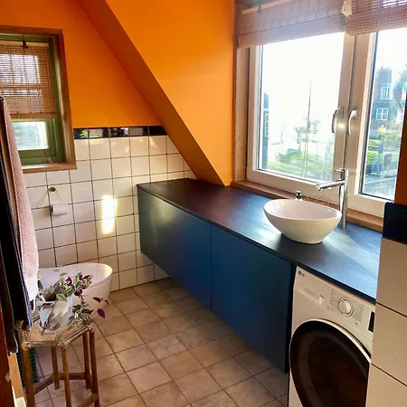 House Next To Amsterdam Bed and Breakfast 3*